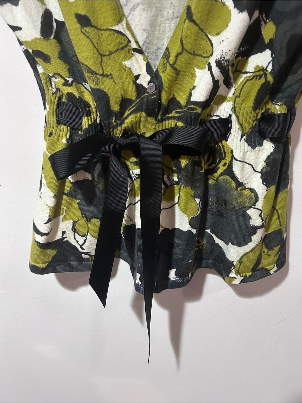 Valerie Bertinelli Olive Green Black and White Floral Wrap Cardigan - Picture 4 of 6